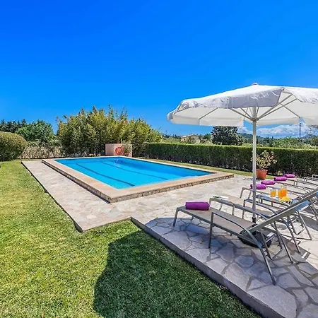 Patricia Impressive Garden To Enjoy With The Family By Renthousing Appartement *