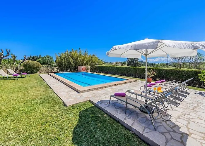 Patricia Impressive Garden To Enjoy With The Family By Renthousing Appartement *