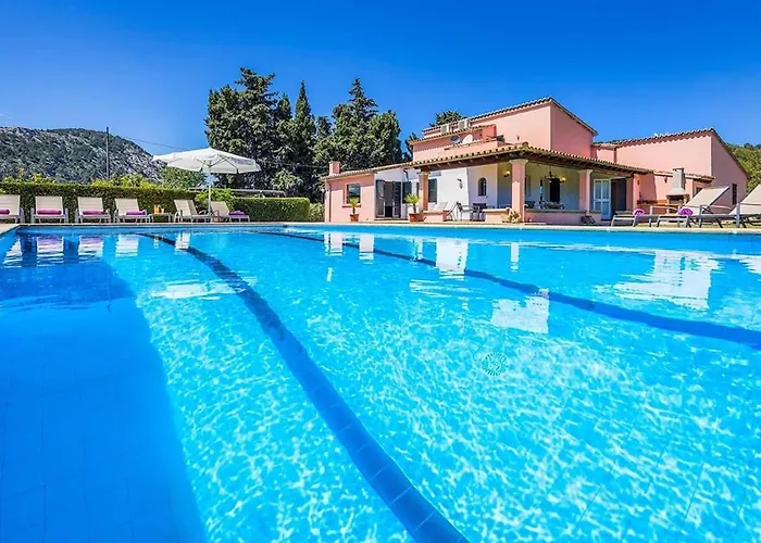 Patricia Impressive Garden To Enjoy With The Family By Renthousing Appartement *