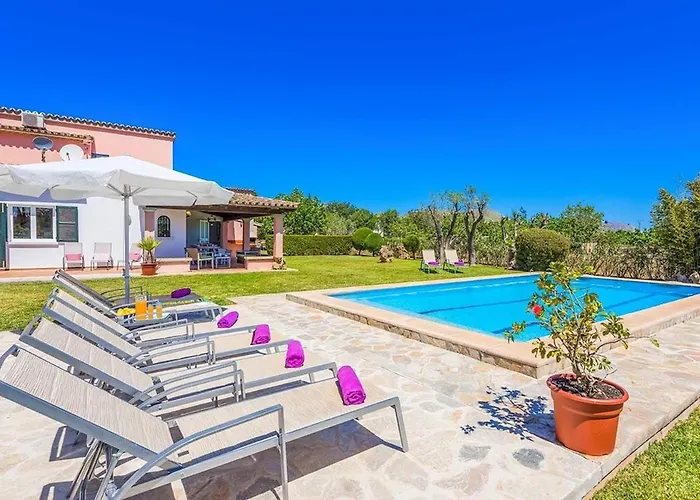 Patricia Impressive Garden To Enjoy With The Family By Renthousing Appartement *