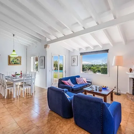 Patricia Impressive Garden To Enjoy With The Family By Renthousing *