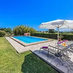 Patricia Impressive Garden To Enjoy With The Family By Renthousing Apartment *