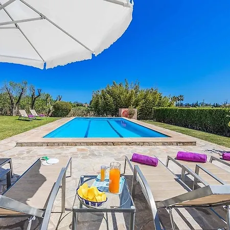 Apartment Patricia Impressive Garden To Enjoy With The Family By Renthousing *