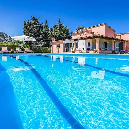 Patricia Impressive Garden To Enjoy With The Family By Renthousing Apartment *