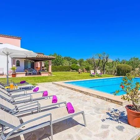 Patricia Impressive Garden To Enjoy With The Family By Renthousing Apartment *